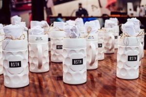 Bierkrug Oktoberfest weiss BSTN